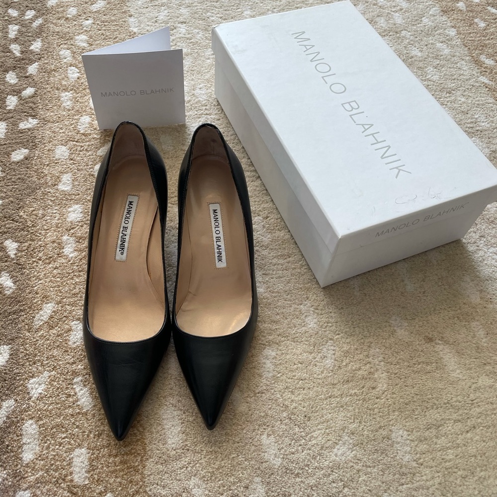 MANOLO BLAHNIK | 🖤 Authentic Black Heels (37)